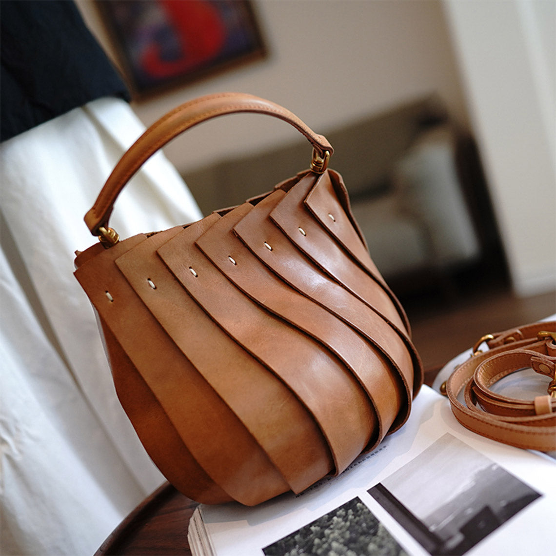 Vegetable Tanned Leather Design Shell Handbag